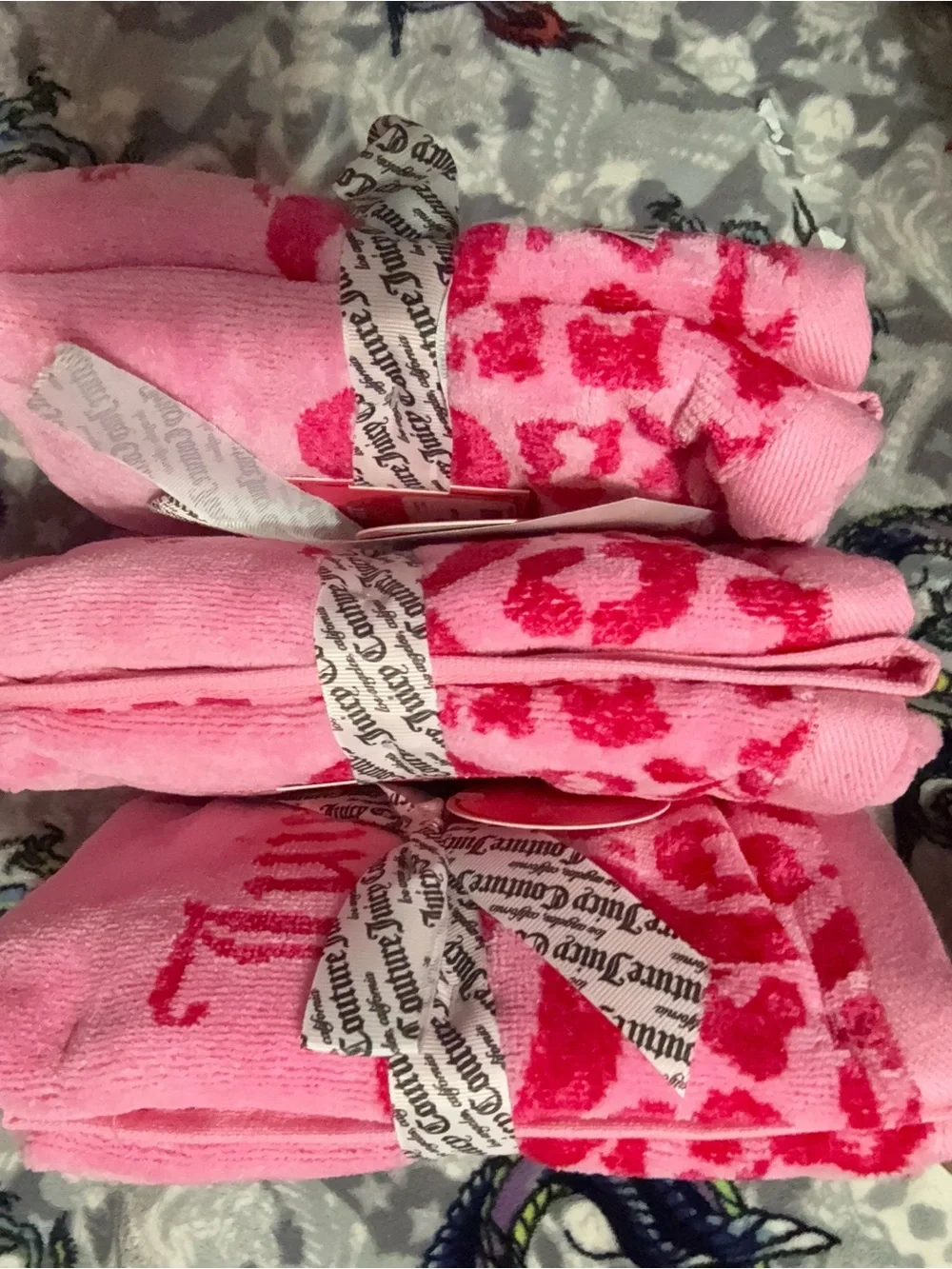 Juicy Couture Hot Pink Leopard Print Towel Set